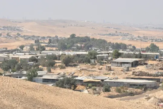 سلطات الاحتلال تهدم منازل ومنشآت في شقيب السلام بالنقب