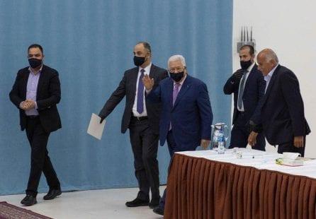 قناة عبرية: الرئيس عباس رفض تلقي مكالمة من بومبيو وهدد بعدة إجراءات حال تنفيذ الضم
