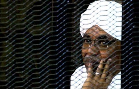 ما حقيقة تسليم عمر البشير الرئيس السابق للسودان إلى المحكمة الجنائية؟