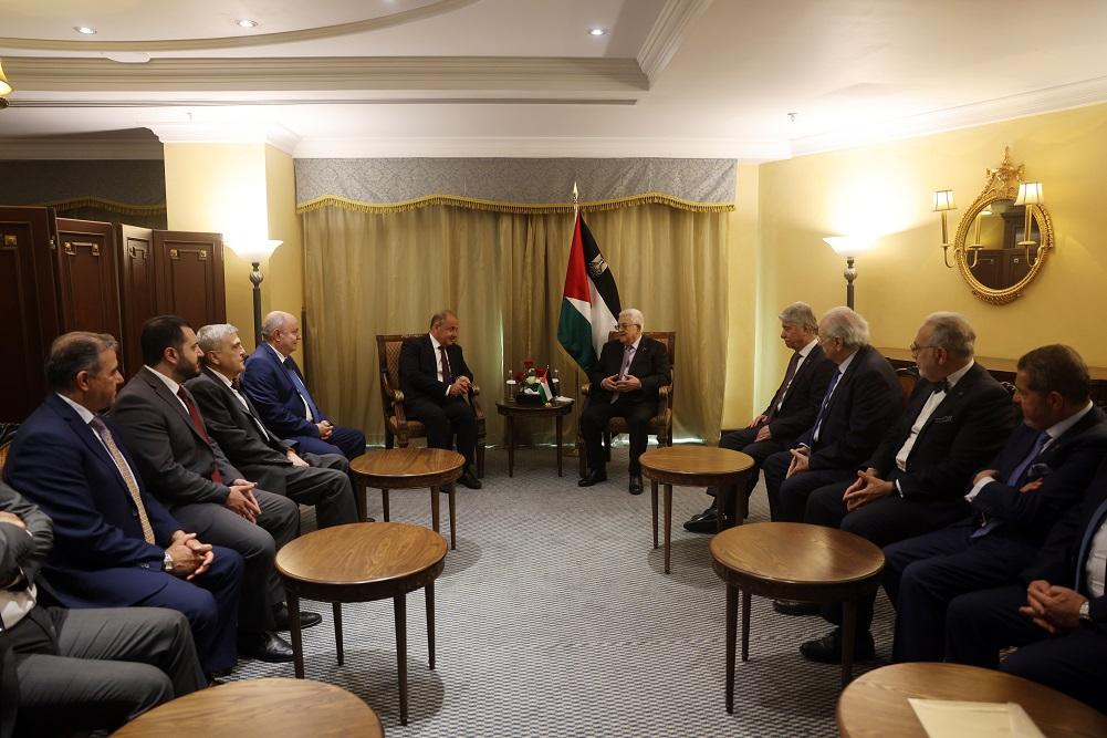 عباس يبحث الملف الفلسطيني مع وفود عربية ومسؤولة أممية