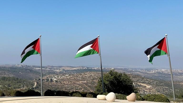 السلطة الفلسطينية تعيد سفيريها إلى الإمارات والبحرين