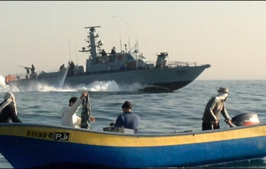 بحرية الاحتلال تطلق النار صوب الصيادين في عرض بحر خانيونس