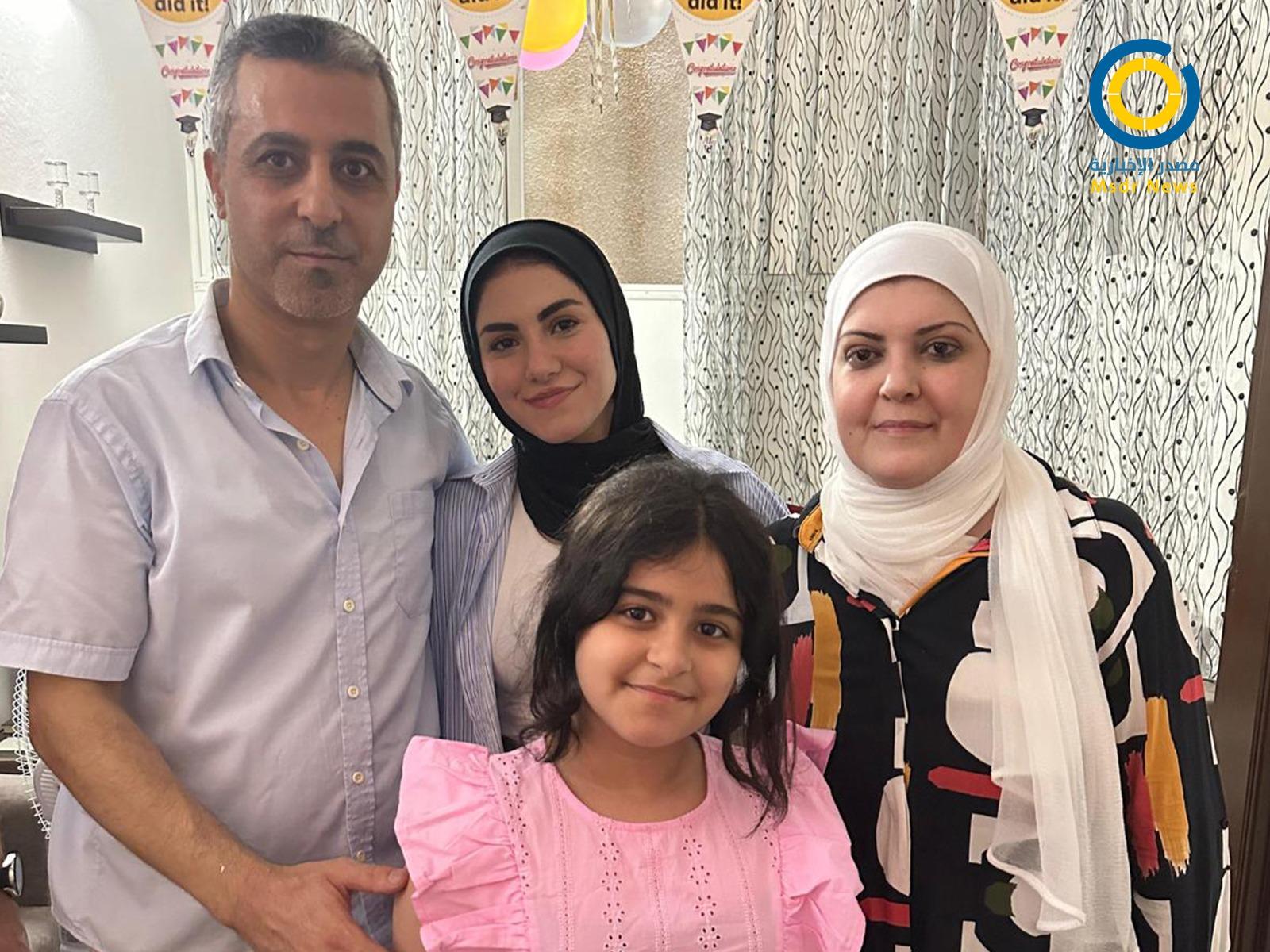 الطالبة المتفوقة هيا عروق.. انتصرت على الظروف وملأت منزلها بالفرحة