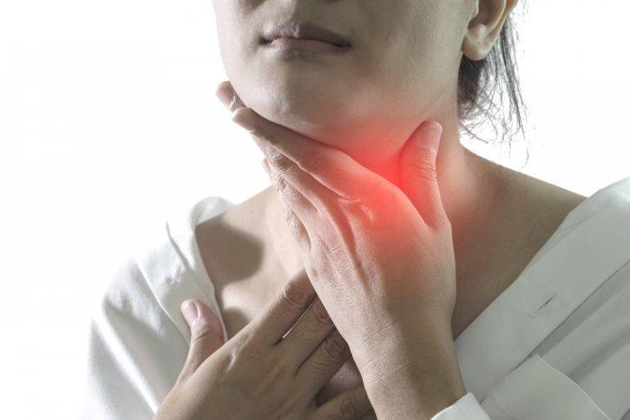 متى يدل التهاب الحلق على الإصابة بفيروس كورونا ؟