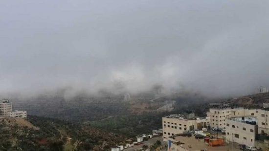 الطقس: انخفاض في درجات الحرارة وسقوط أمطار متفرقة