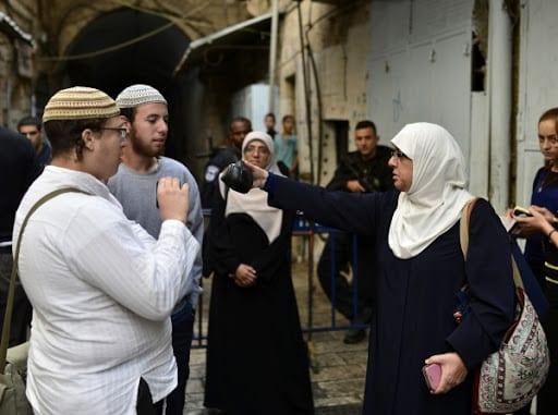 بذكرى يوم المرأة العالمي... الاحتلال يعتقل سيدتين فلسطينيتين ويقمع فعالية نسوية