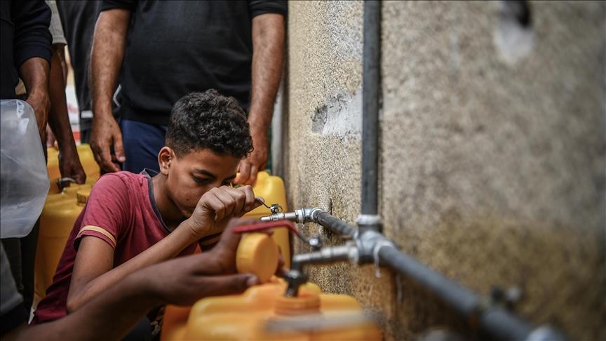 عالقون بمناطق الإخلاءات.. سكان جباليا النزلة يعانون العطش وانعدام الخدمات