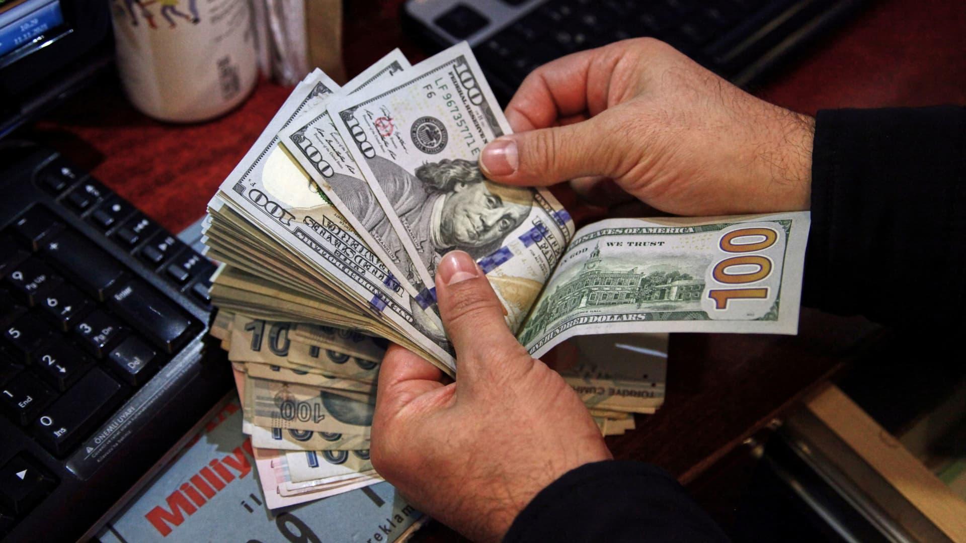 أسعار صرف العملات اليوم الجمعة 2-6-2023