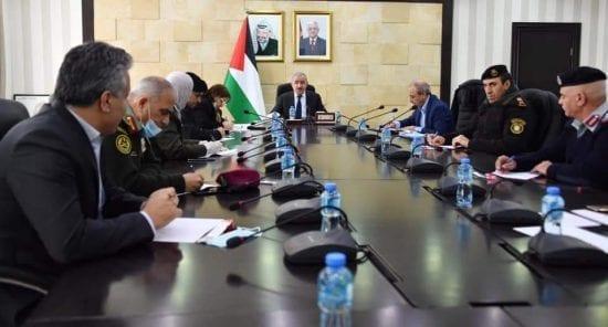 فيديو | اشتية يعلن عن قرارت هامة للموظفين وآلية صرف الرواتب