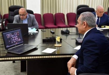 اشتية يرفع توصية للرئيس عباس بتجديد حالة الطوارئ في البلاد لمدة شهر