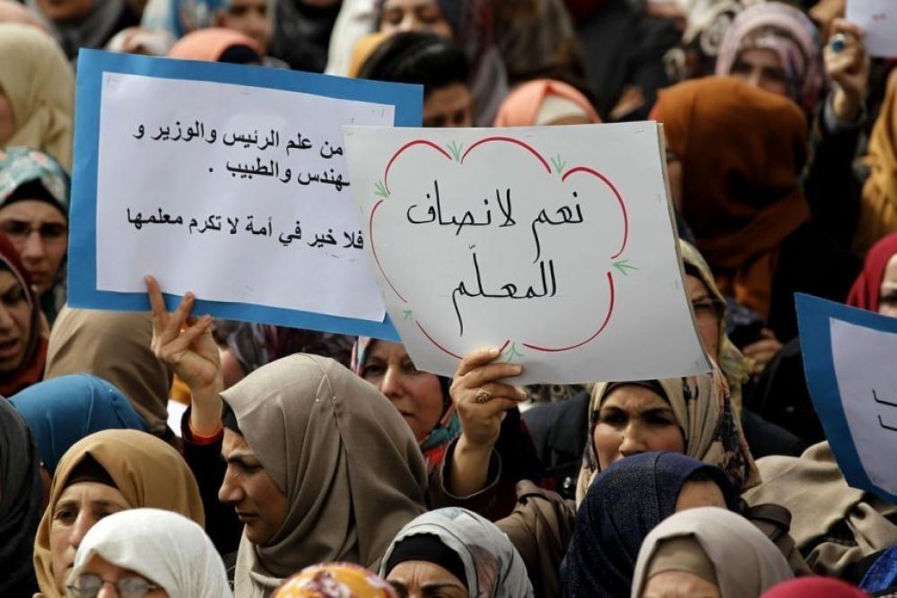 اتحاد المعلمين يطالب الحكومة دفع مستحقاتهم عند تحويل أموال المقاصة
