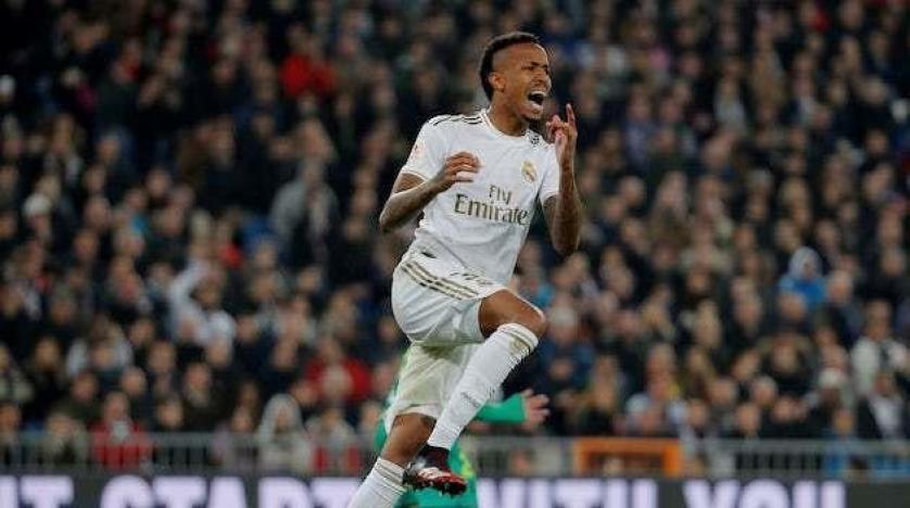ريال مدريد يعلن إصابة أحد مدافعيه بفيروس كورونا وغيابه عن قمة إنتر ميلانو