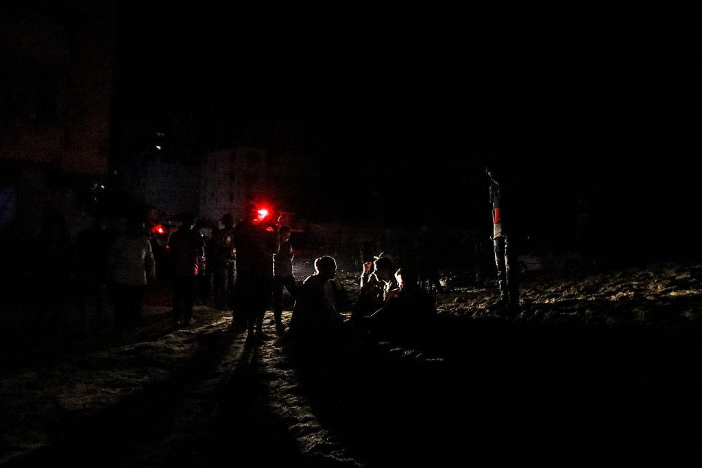 غزة تغرق في الظلام: صور الأقمار الاصطناعية تكشف الانهيار الكامل لمنظومة الكهرباء في القطاع