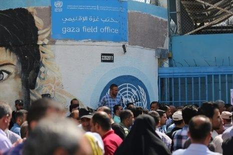 الأونروا تعلن عن حلول مبدئية لأزمة الموظفين وتثبيت 374 معلماً