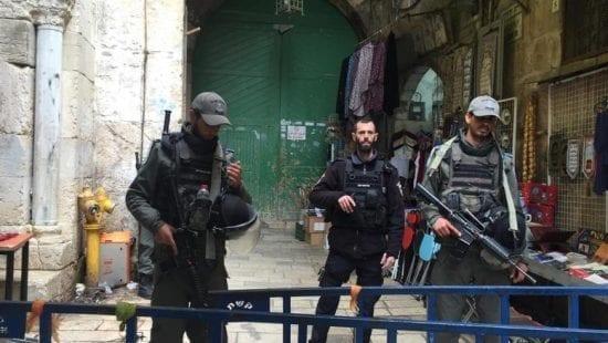 فيديو | الاحتلال يعتقل سيدة بزعم محاولتها تنفيذ عملية طعن في القدس