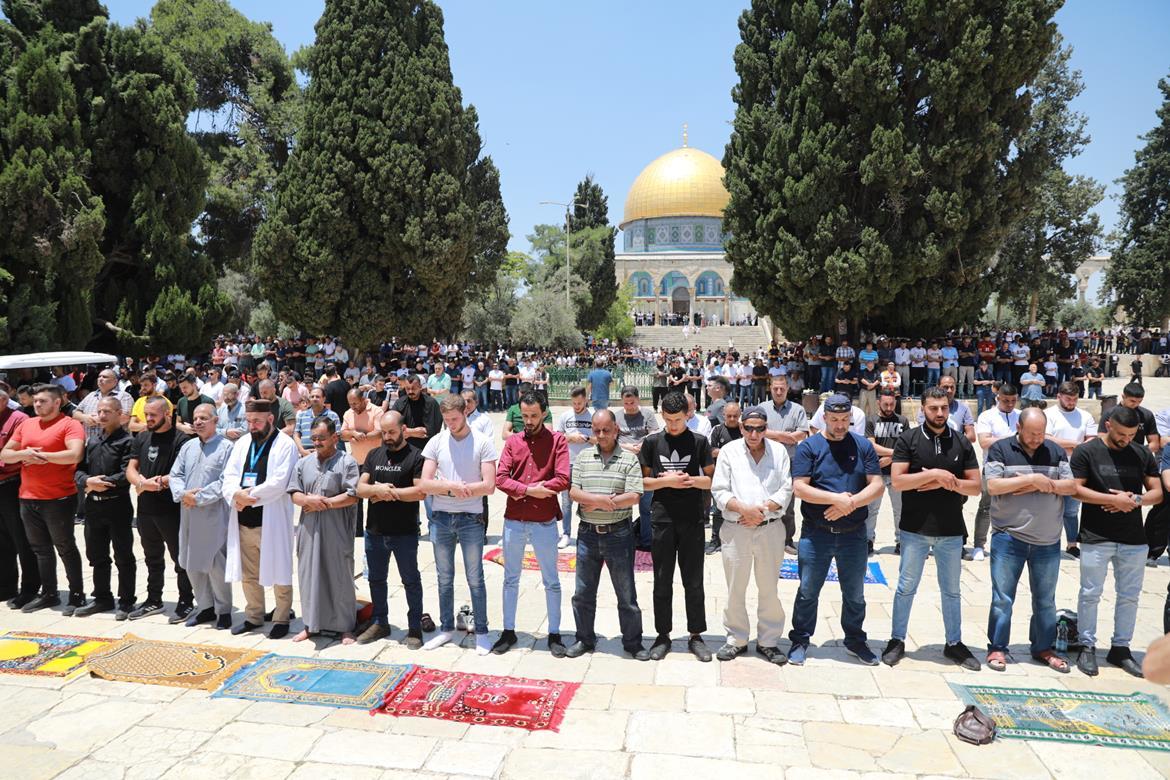 ‎40 ألفا يؤدون صلاة الجمعة في المسجد الأقصى