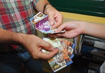 صندوق وقفة عز يقدم دعما نقديًّا للفقراء بقيمة 50 مليون شيكل