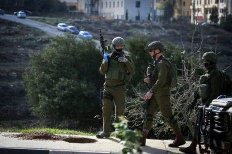 اعتقالات في الضفة والقدس والاحتلال يطلق النار صوب الصيادين في غزة