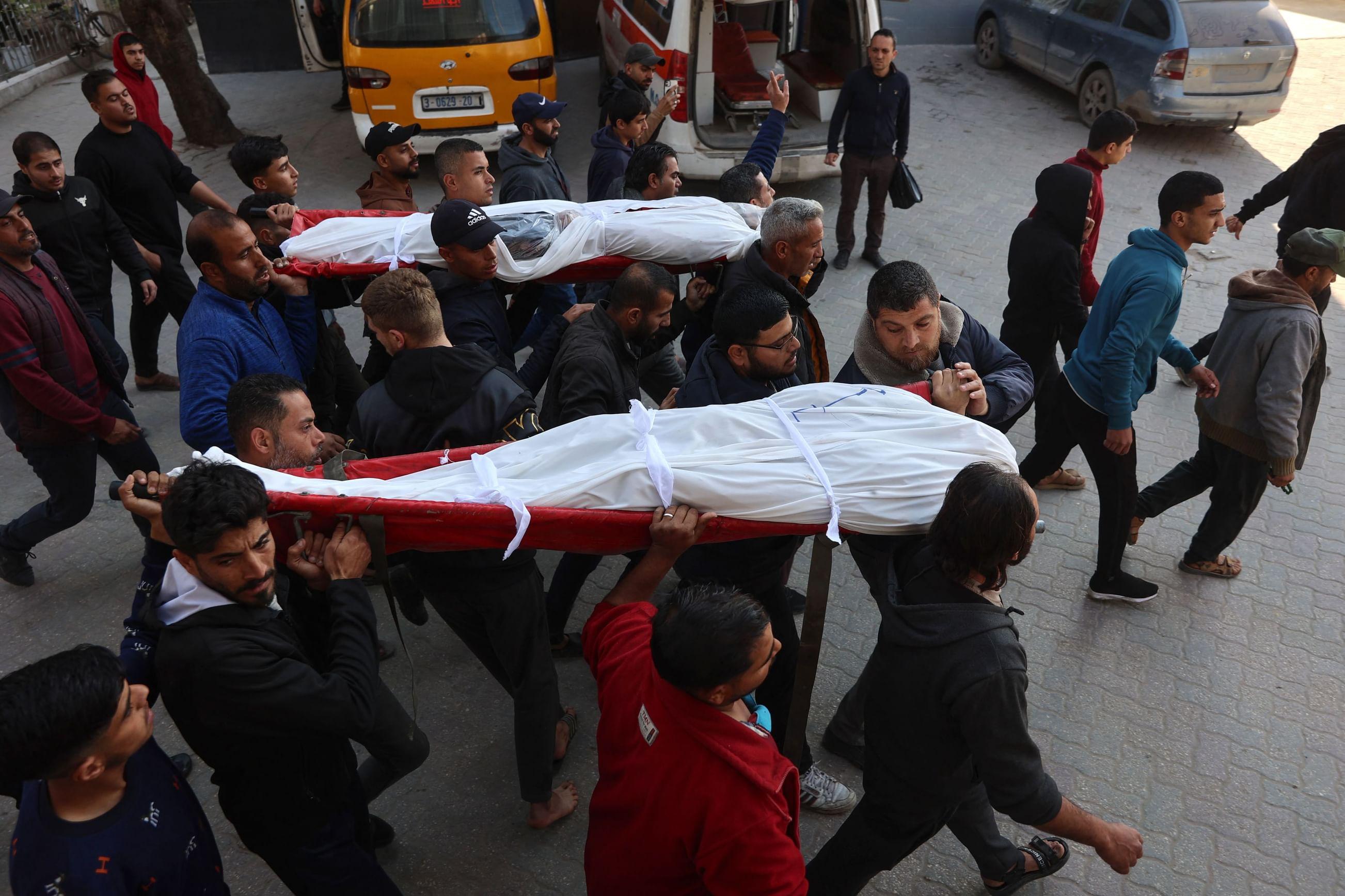 10 شهداء وعدد من الجرحى بقصف الاحتلال عدة مناطق في قطاع غزة