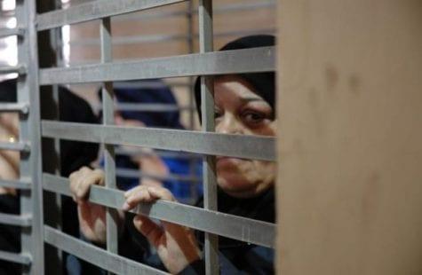 عشية يوم المرأة العالمي.. 35 أسيرة بينهن 11 أماً يقبعن في سجون الاحتلال