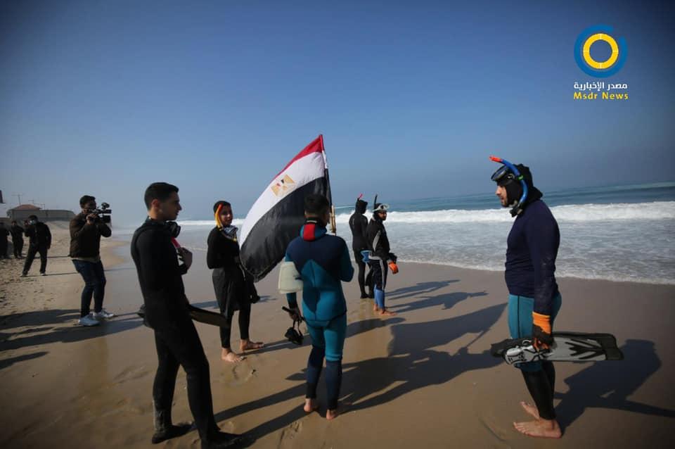 صور: حملة تطوعية في بحر غزة للبحث عن مفقودين مصريين