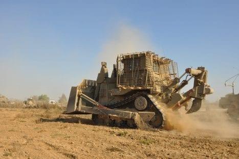 توغل عدة جرافات عسكرية إسرائيلية شرق خانيونس جنوب القطاع