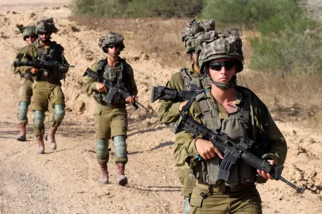 جيش الاحتلال يرقي ضابطاً أعدم فلسطينيين بغزة بدم بارد