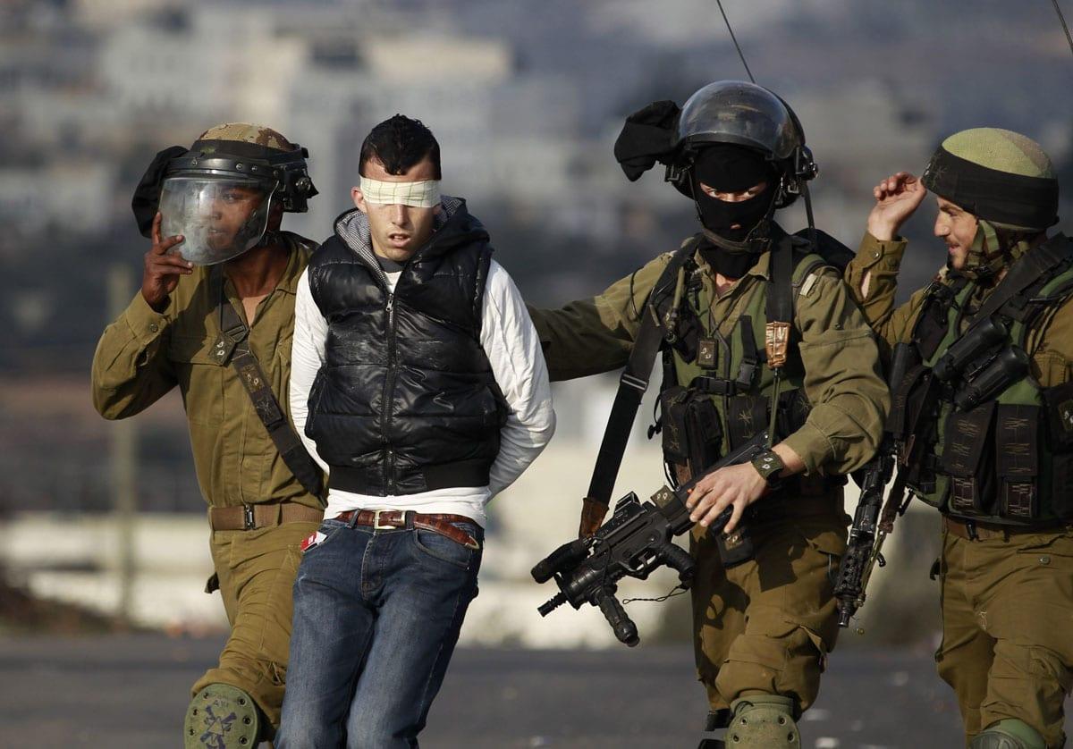 جيش الاحتلال يعتقل فلسطينياً بزعم محاولته تنفيذ عملية طعن