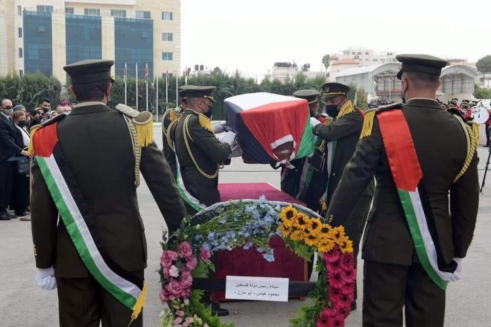 تشييع جثمان المناضل الفلسطيني أبو بكر حجازي بجنازة عسكرية مُهيبة