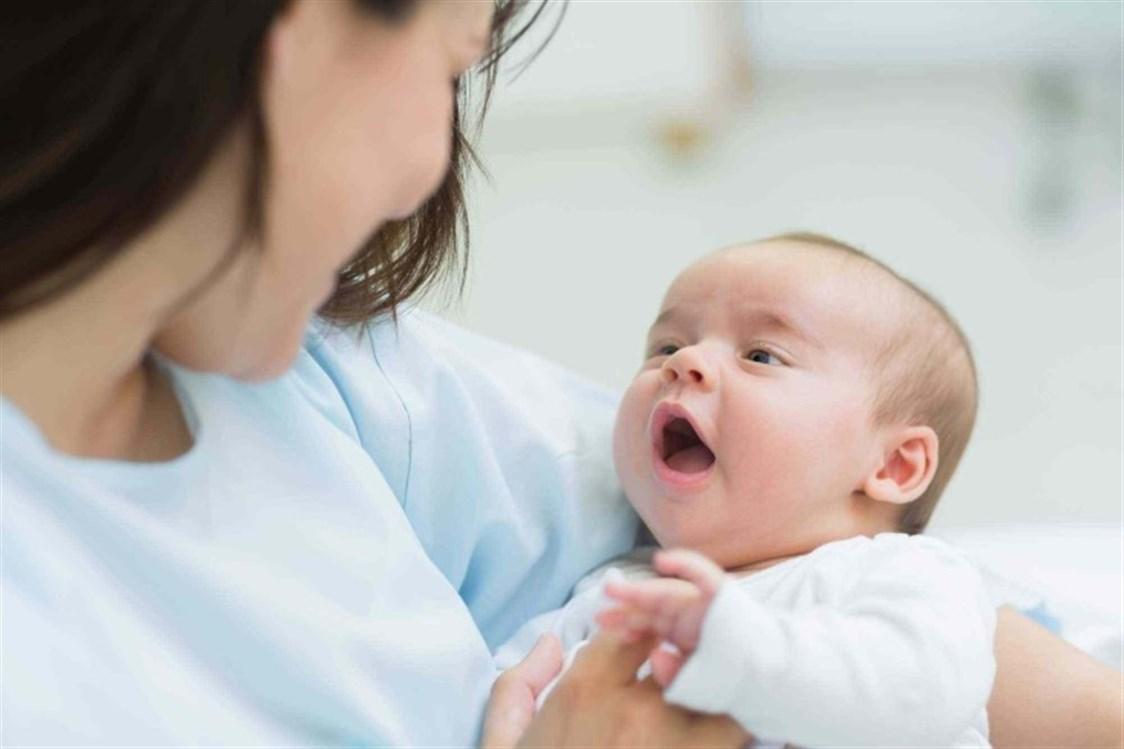 علماء يثبتون: حليب الأم قد يحمي الأطفال من فيروس كورونا !