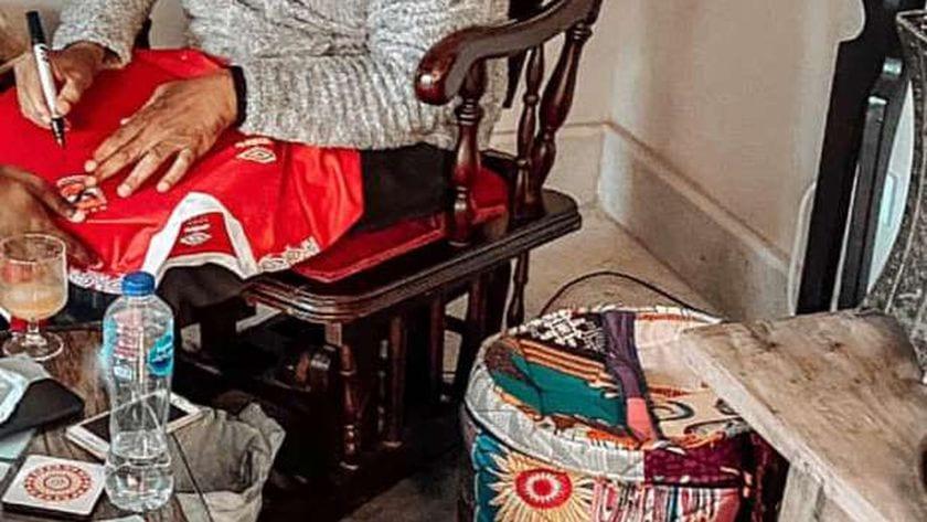 انتقادات واسعة لمحمد منير بعد إثارة جدل بين الأحمر المصري والزمالك