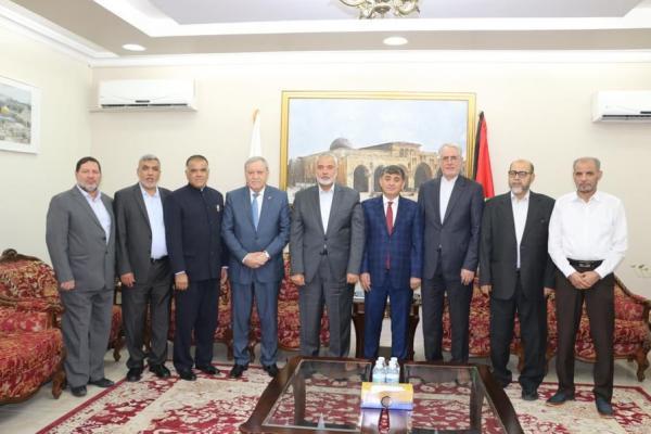 لاطلاعهم على مستجدات القضية... هنية يلتقى بعدد من السفراء بالدوحة