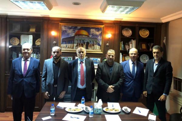حوار الانتخابات سينطلق بعد غد.. فصائل فلسطينية تصل القاهرة