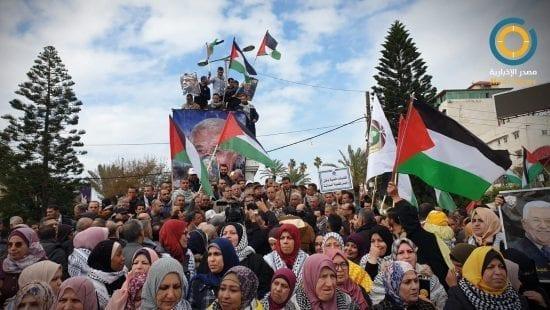 حركة فتح بغزة تنظم وقفة منددة بصفقة القرن ودعماً للرئيس عباس (صور)