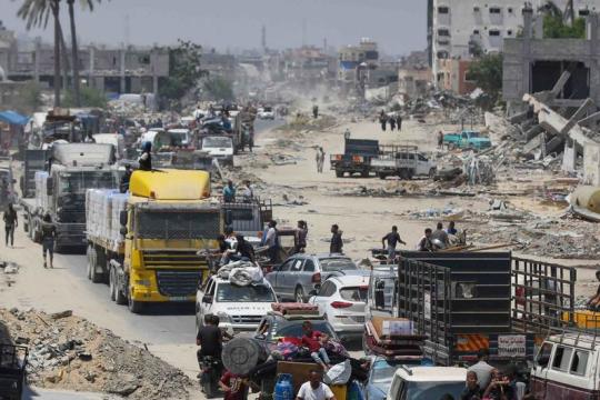 "وكأن أبواب الجحيم فتحت علينا".. ماذا يعني النزوح للغزيين؟