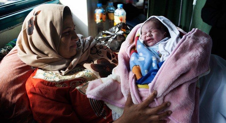 مستشفى الأقصى: نحذر من تعرض حياة 50 ألف سيدة حامل ومرضعة للخطر