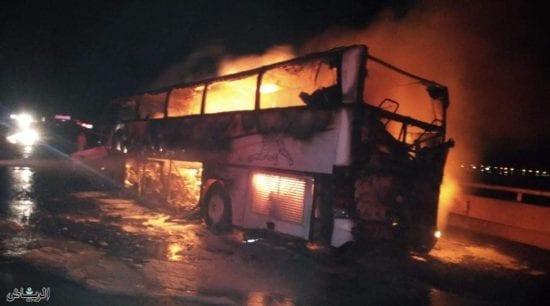 شاهد | مصرع أكثر من 30 معتمراً في حادث سير مروع بالسعودية