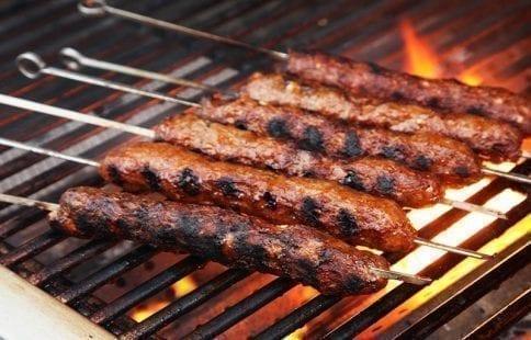 كيف تتخلصين من رائحة طهي اللحم والشواء خلال أيام عيد الأضحى؟! إليك أهم الحيل