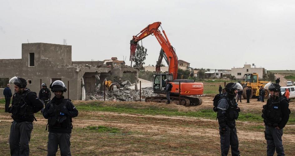 بلدية الاحتلال تسلم إخطارًا لهدم عمارة سكنية بالقدس
