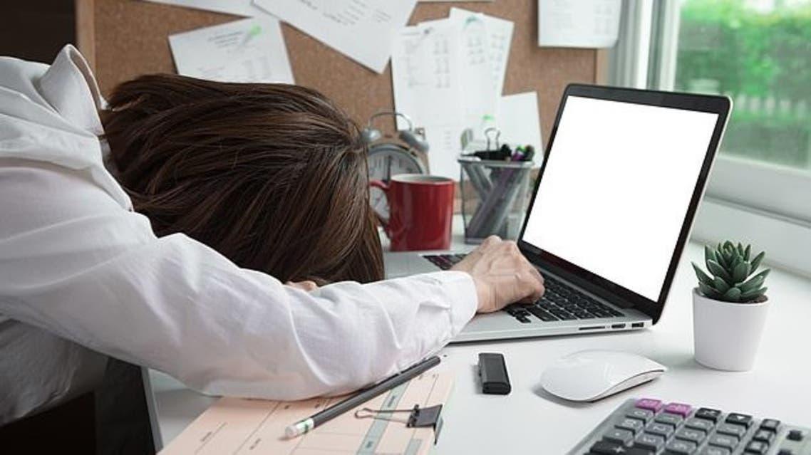كورونا والعمل من المنزل .. الإرهاق الوظيفي يبدأ مبكراً