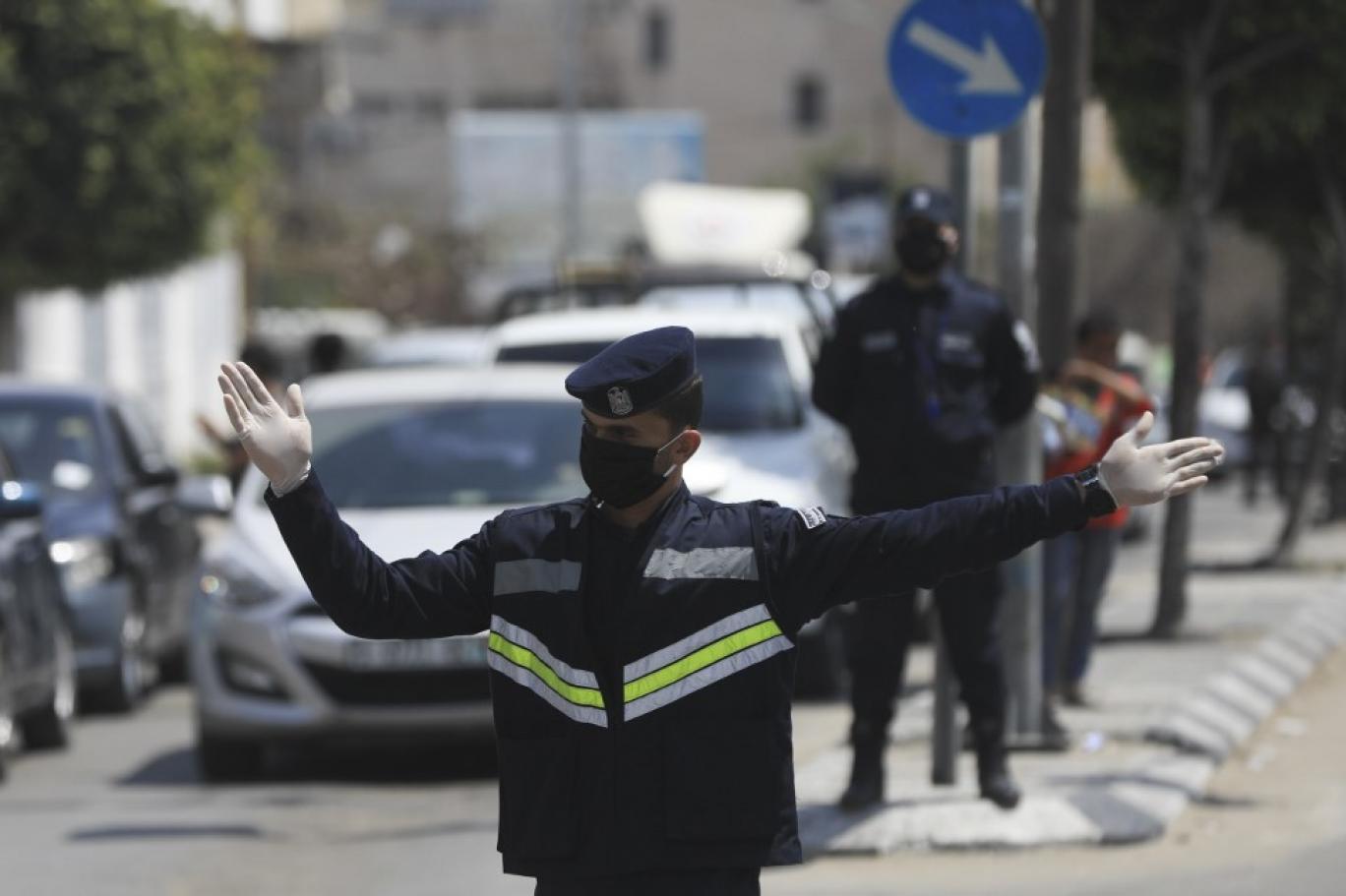 المرور بغزة: 50 شيكل مخالفة لغير الملتزمين بارتداء الكمامة في وسائل النقل