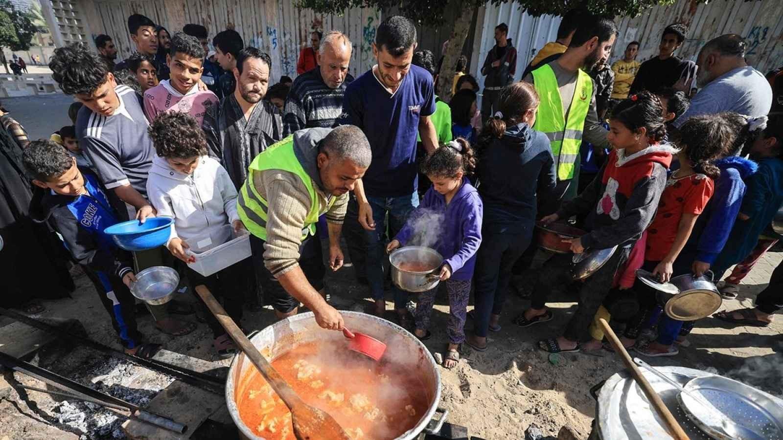 شهداء ومصابون جراء استهداف الاحتلال "تكية طعام" بمدينة غزة