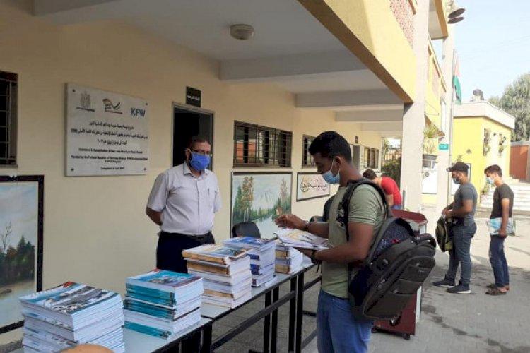 "الأونروا" ستناقش مزاعم الاحتلال بضم الكتب المدرسية محتوى تحريضي