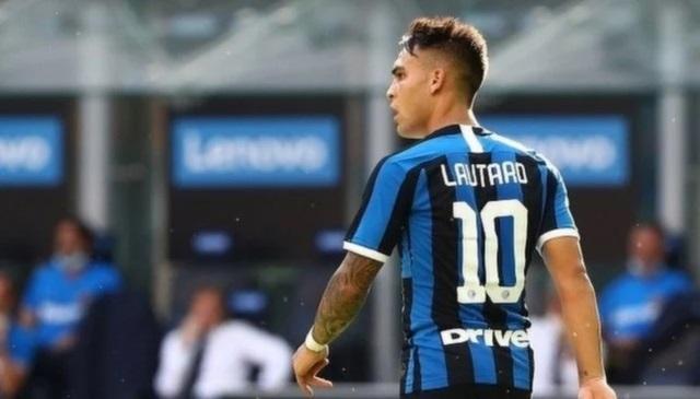 وكيل المهاجم لاوتارو مارتينيز ينهي الجدل حول مفاوضات ريال مدريد وبرشلونة