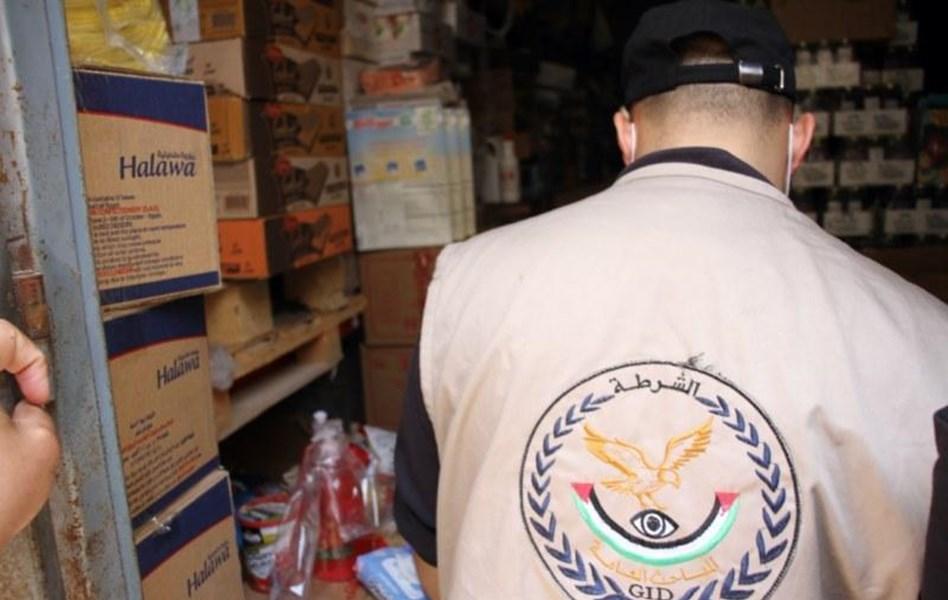 مباحث كورونا تغلق عدة محلات تجارية مخالفة لإجراءات السلامة والوقاية