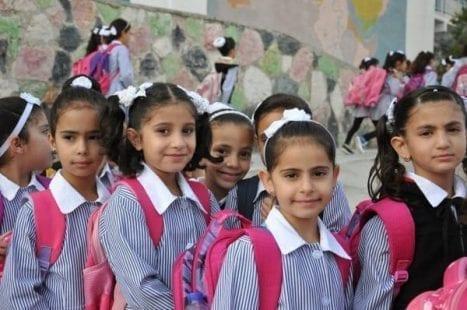 أبو عاذرة يكشف تفاصيل العودة الجزئية لمدارس الأونروا في قطاع غزة
