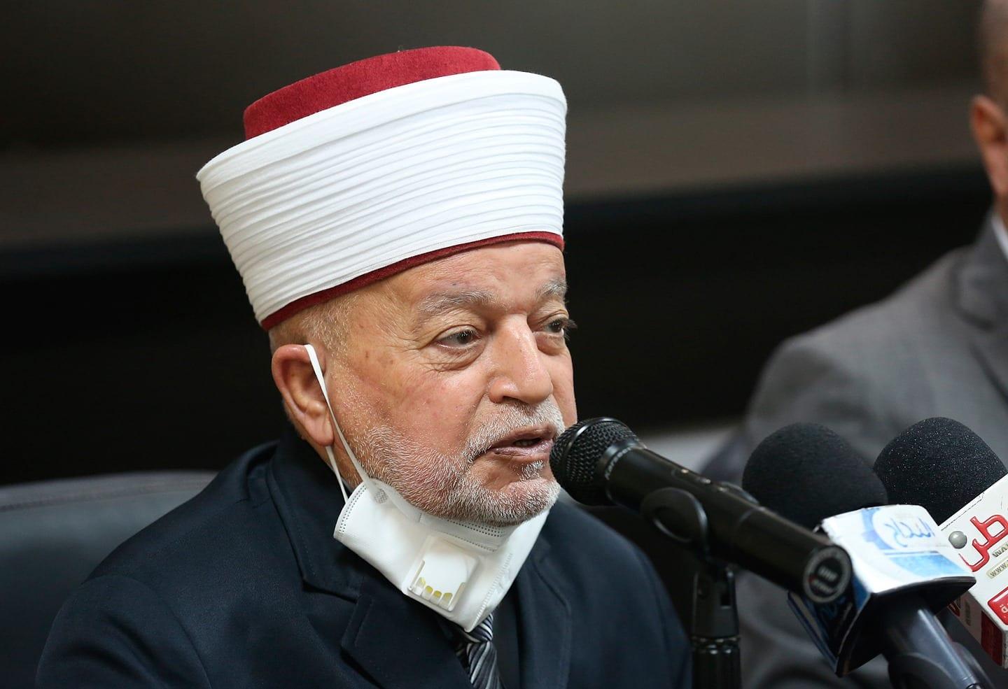 مفتي فلسطين يدعو إلى مراجعة دار الإفتاء قبل إصدار إمساكيات رمضان
