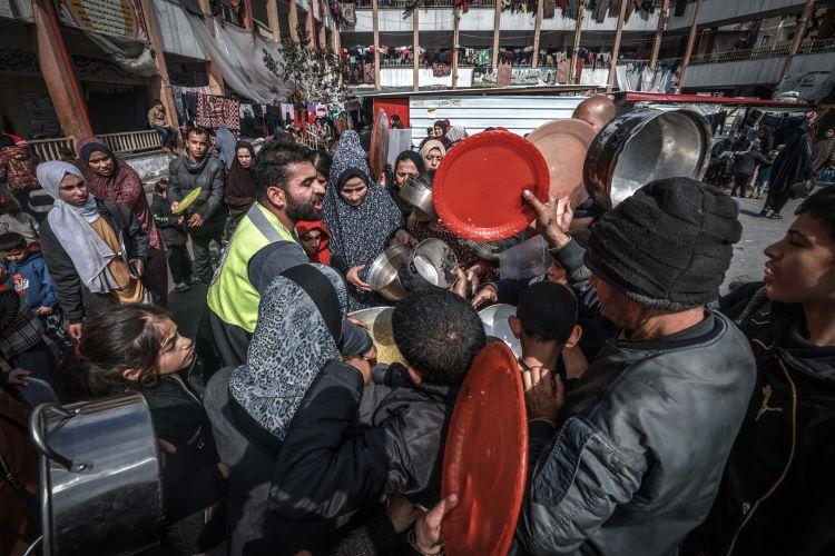 57 شهيداً ارتقوا في غزة بسلاح التجويع الإسرائيلي وسط صمتٍ دوليّ مطبق