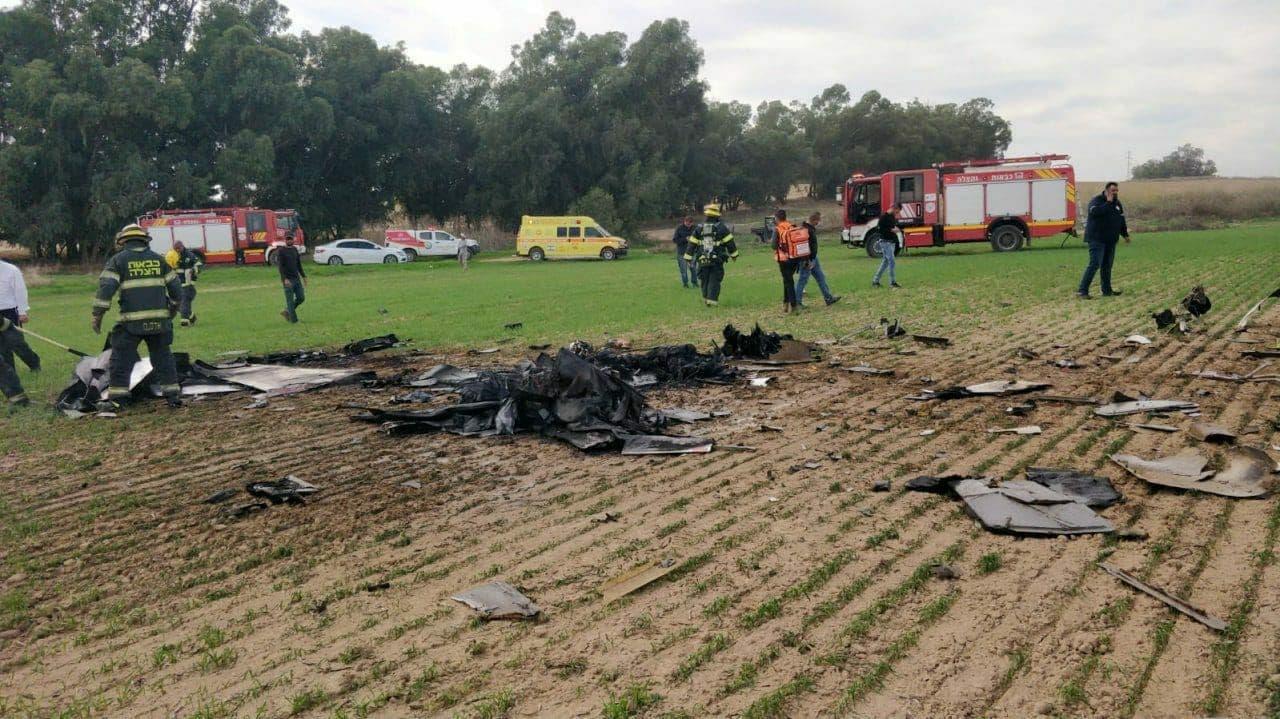 محدث | مصرع إسرائيليين بتحطم طائرة شراعية في النقب المحتل