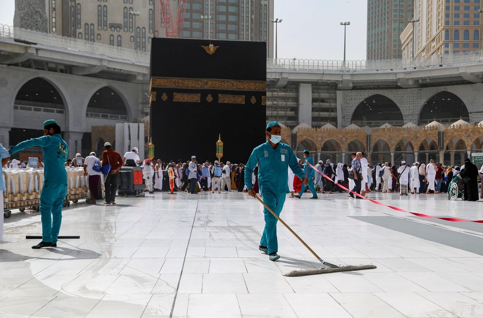 السلطات السعودية تضبط 244 شخصاً تسللوا لأداء مناسك الحج